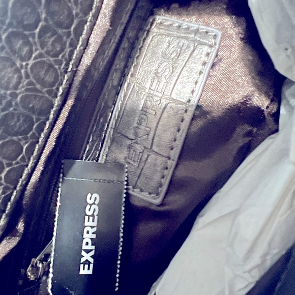 Express Metallic Clutch - Picture 2 of 2